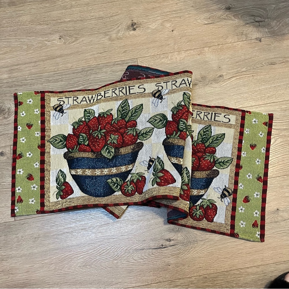 Strawberry Table Runner approx 71“ x 12.5” - Picture 3 of 6
